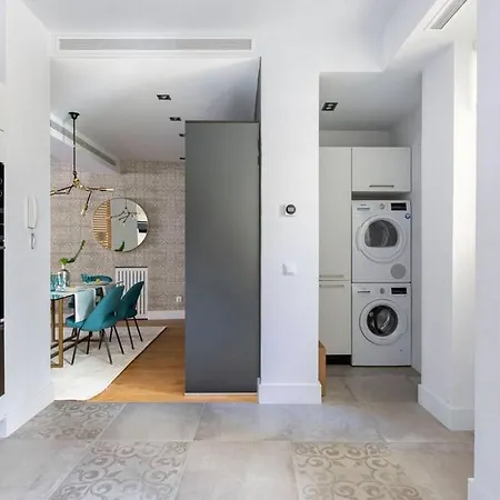 Beautiful Up To 6 Guests - Apartman
