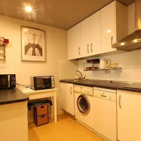 Beautiful Up To 6 Guests - Apartman *